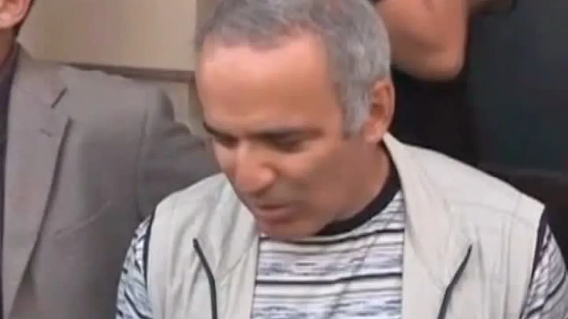 Fostul campion mondial la şah, Garry Kasparov, a fost arestat la Moscova VIDEO