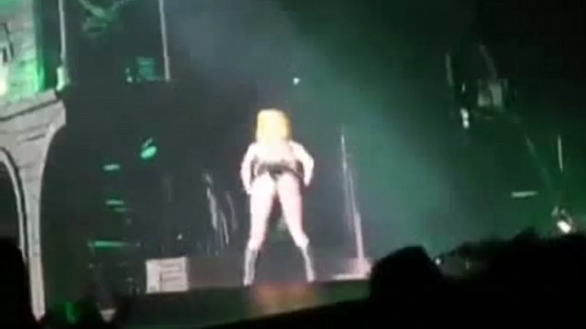 Lady Gaga i-a arătat Madonnei fundul, într-un concert FOTO