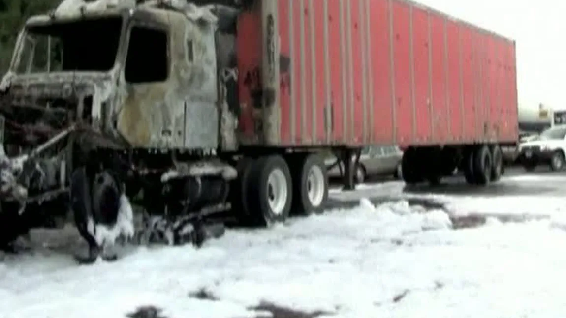 Război în Mexic, între traficanţii de droguri şi autorităţi. Mai multe drumuri au fost blocate
