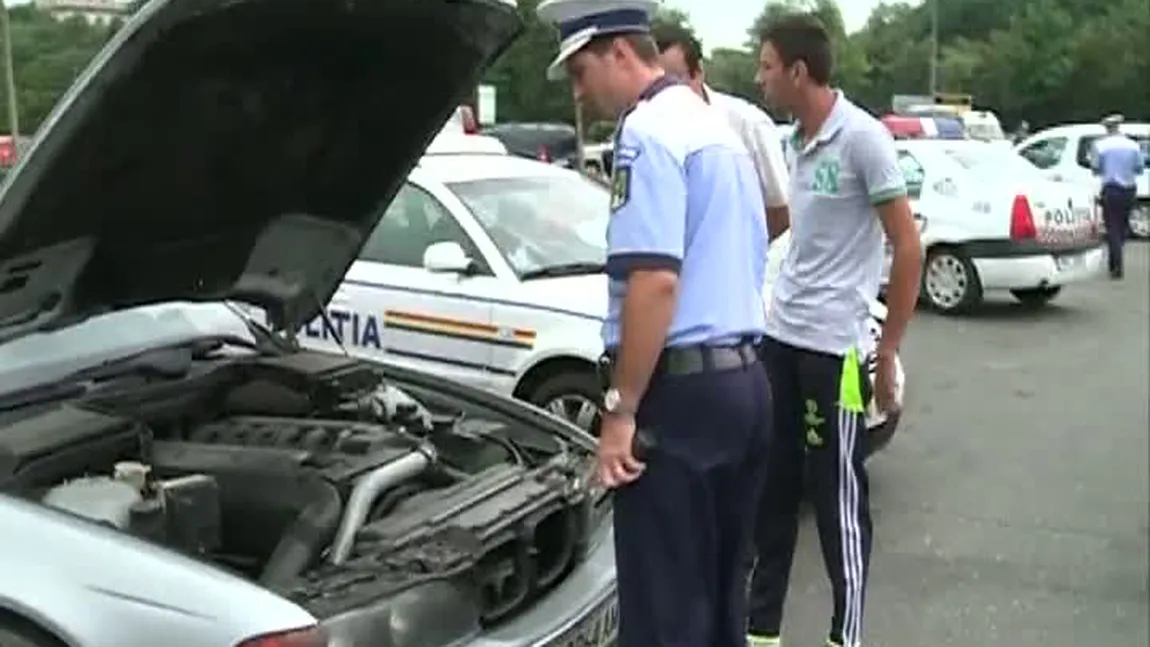 Razie a Poliţiei Rutiere din Capitală. Poliţiştii opresc în trafic toate maşinile cu numere străine