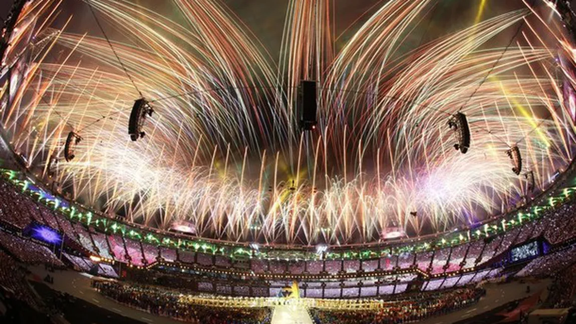 Ceremonia de închidere JO 2012 - spectacol total. Sandra Izbaşa a purtat drapelul României VIDEO