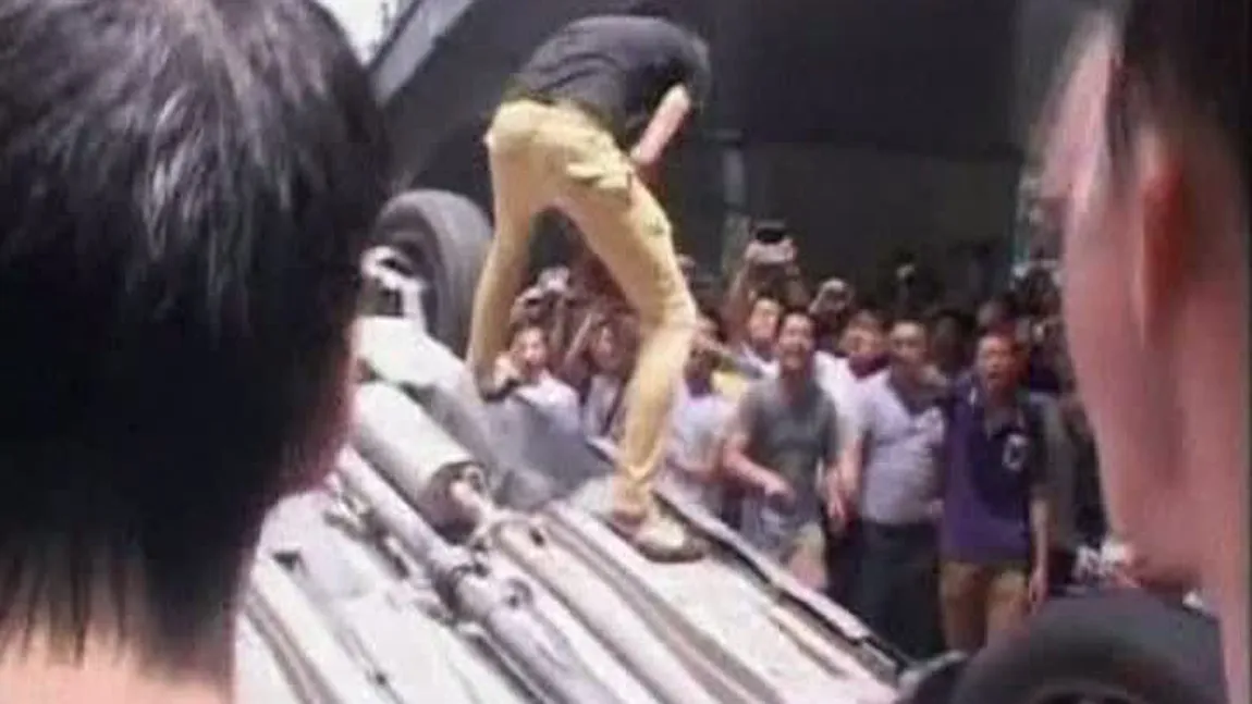 1.000 de chinezi au distrus maşini japoneze, într-un protest faţă de Guvernul de la Tokyo VIDEO