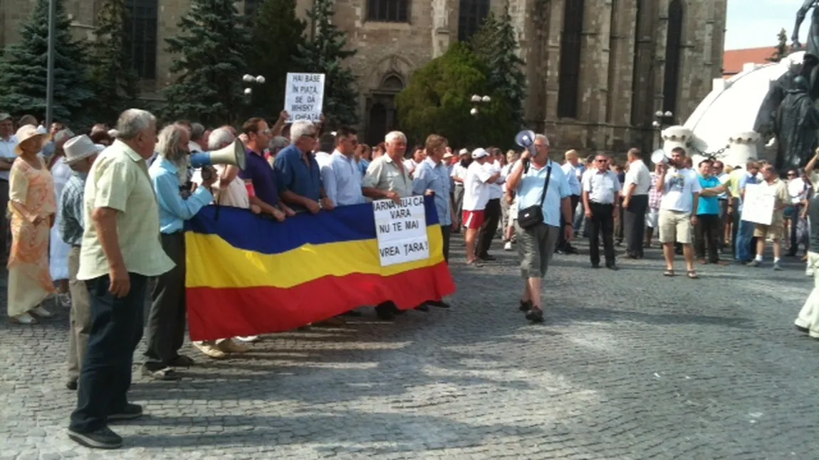 Miting anti-Băsescu la Cluj: Protestatarii au avut afişe cu 