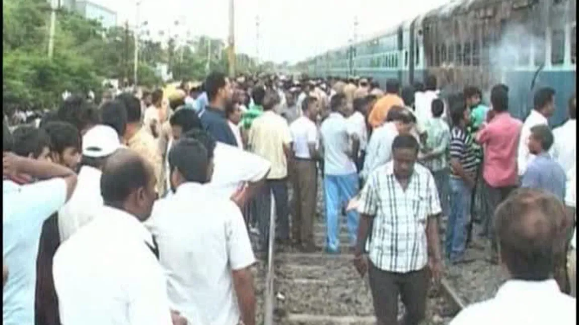 Cauza tragediei feroviare, din India: un telefon pus la încărcat VIDEO