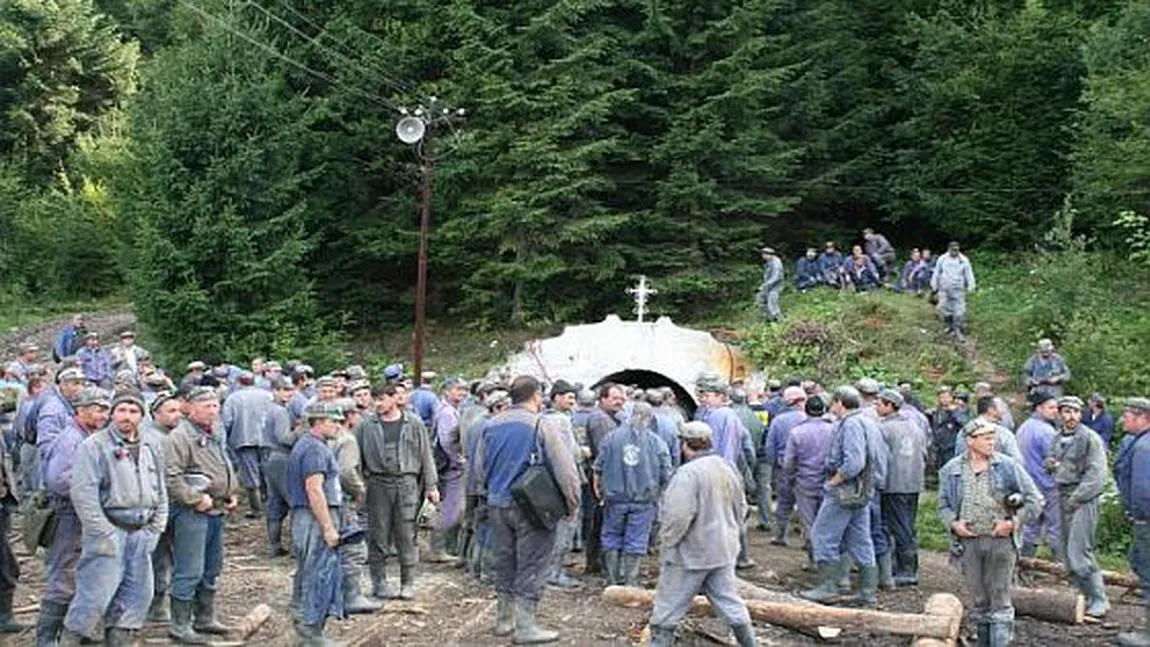 Angajaţii de la mina de uraniu Crucea au reluat lucrul în subteran