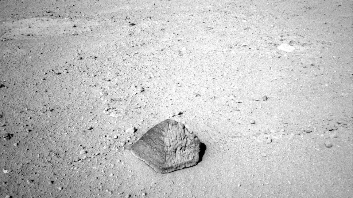 Piramidă pe Marte: Roverul Curiosity a descoperit o piatră misterioasă pe Planeta Roşie FOTO