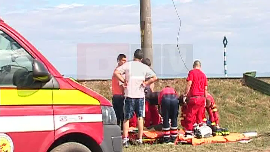 ACCIDENT CUMPLIT în Covasna: Un tractor plin cu muncitori a fost lovit de tren. 8 oameni au murit