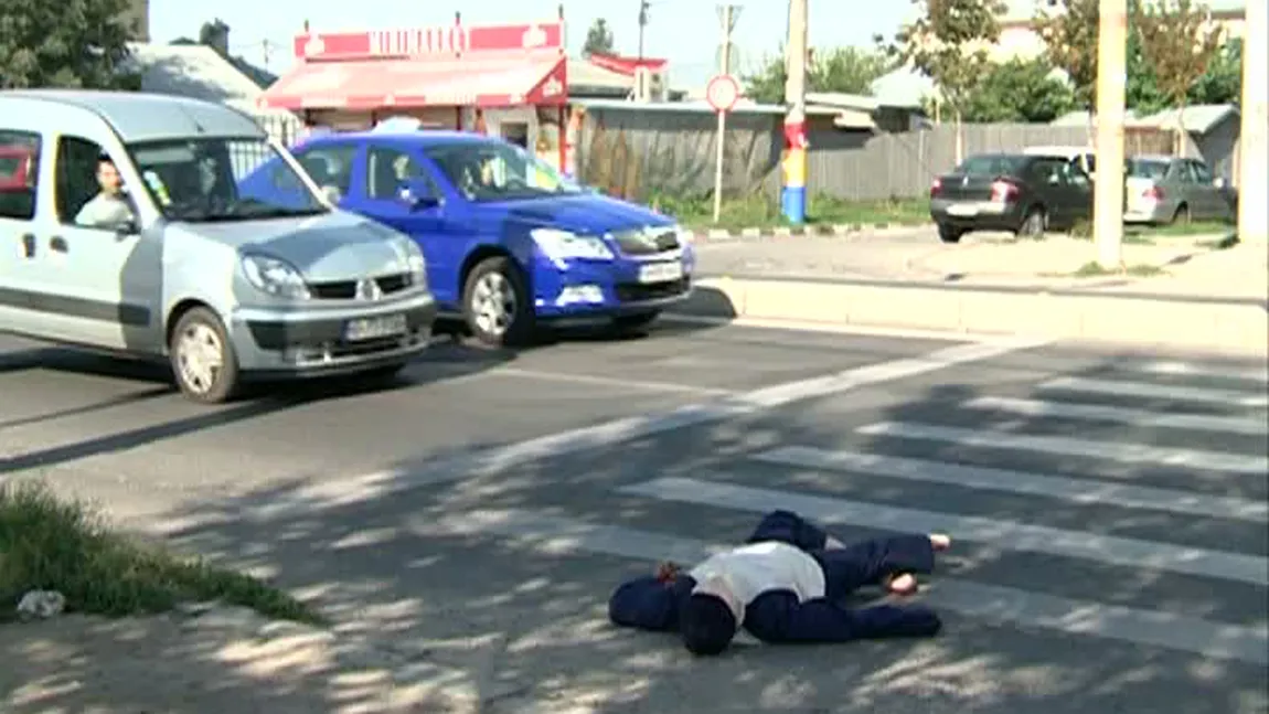 Acţiune a Poliţiei Rutiere:Şoferii nu au dat prioritate şi nu au oprit să acorde primul ajutor VIDEO