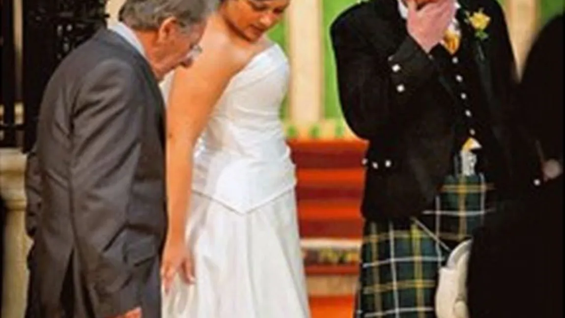 O nuntă... de groază: Cavalerul de onoare a pierdut verigheta chiar la altar FOTO