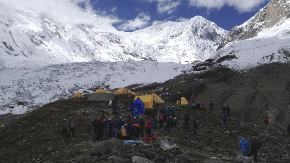 AVALANŞĂ în Nepal: Cel puţin nouă alpinişti au murit