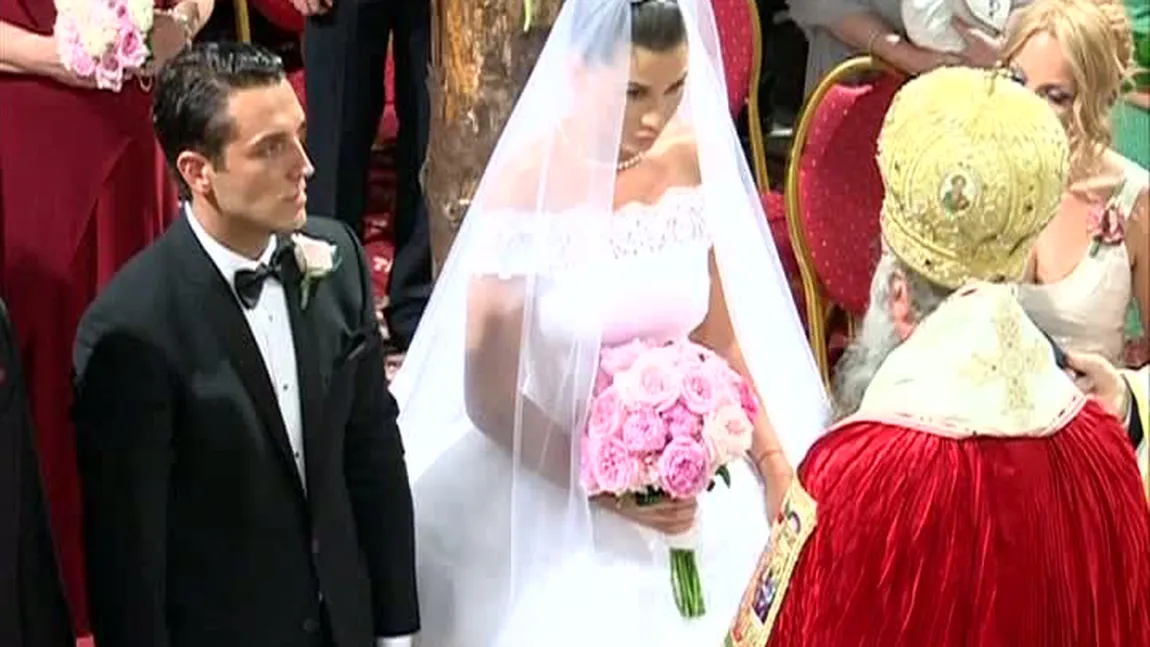Nunta Elenei Băsescu: Cununie religioasă, cu agenţi de pază şi huiduieli la adresa preşedintelui