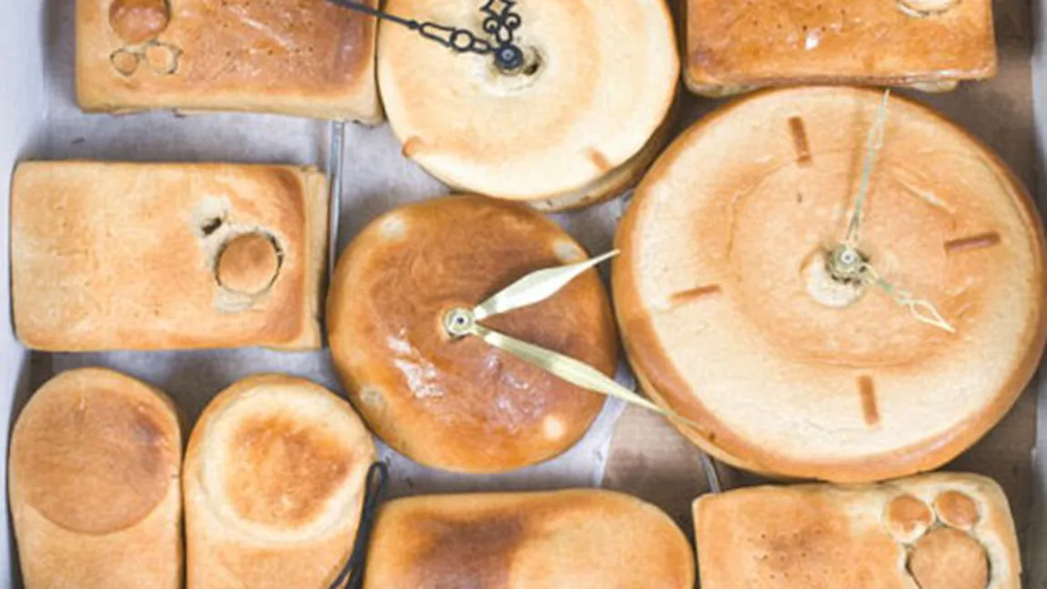 O artistă din Israel montează electronice funcţionale în pâine GALERIE FOTO