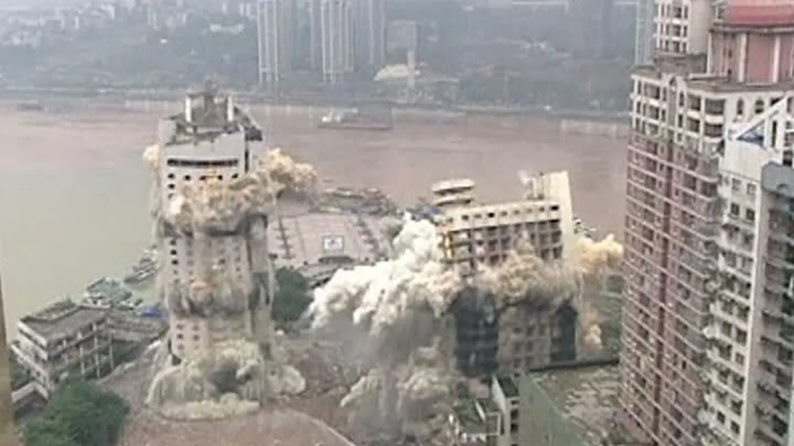 Demolări spectaculoase ale unor clădiri imense din China VIDEO