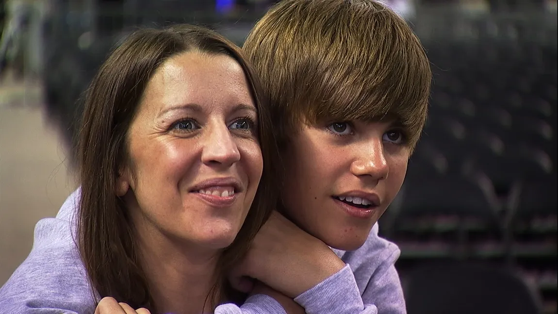 Mama lui Justin Bieber a fost abuzată sexual ani întregi, în copilărie