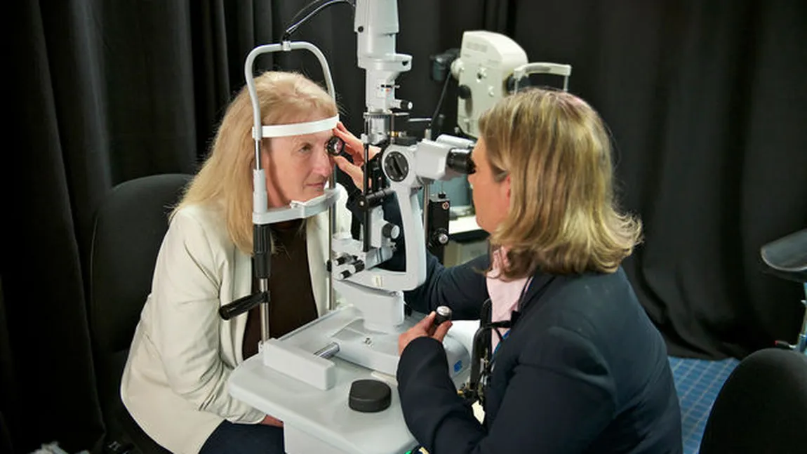 Ochiul bionic, la un pas de a deveni realitate: Primul implant subretinal din lume, testat cu succes
