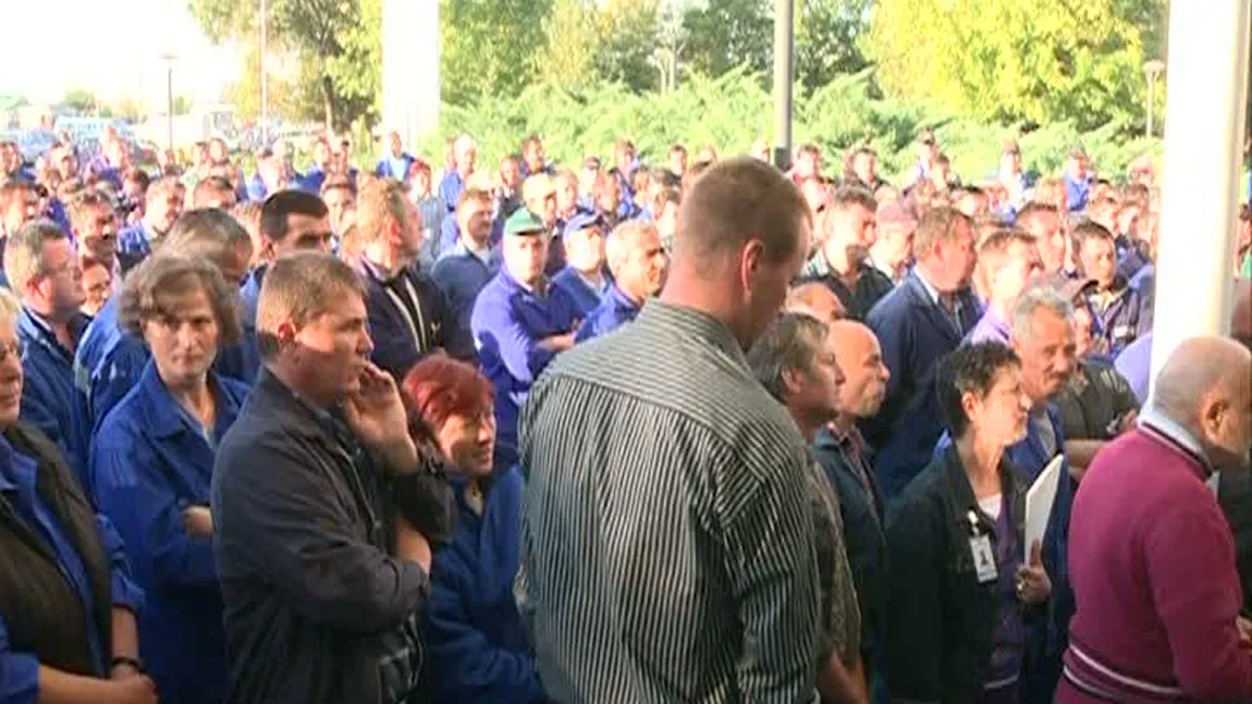 O nouă zi de protest: Sute de angajaţi de la Oltchim au cerut plata salariilor restante