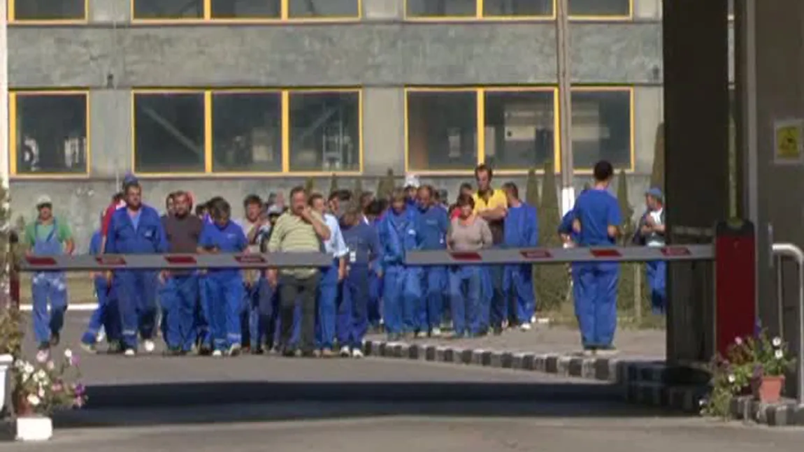 Şapte dintre cei nouă angajaţi ai Oltchim Râmnicu Vâlcea au rămas în greva foamei VIDEO