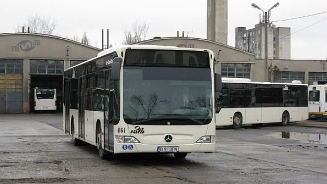 Şoferii de la RATB, monitorizaţi când alimentează autobuzele cu carburanţi