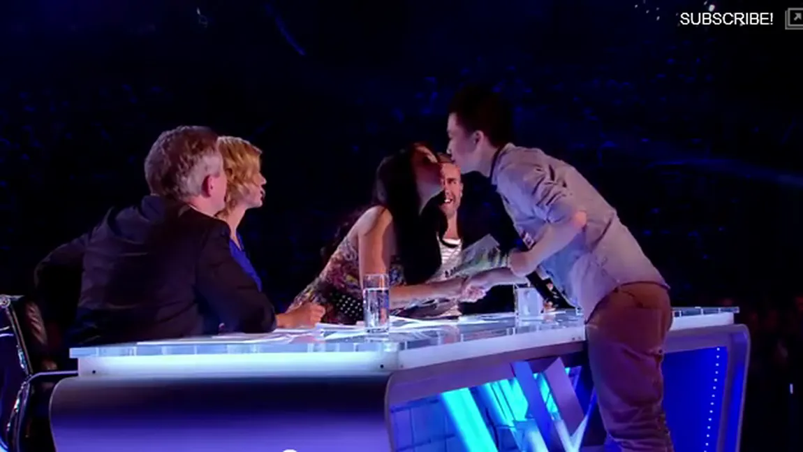 Moment special la X Factor. I-a declarat dragostea, i-a pocit numele, dar a primit un sărut VIDEO