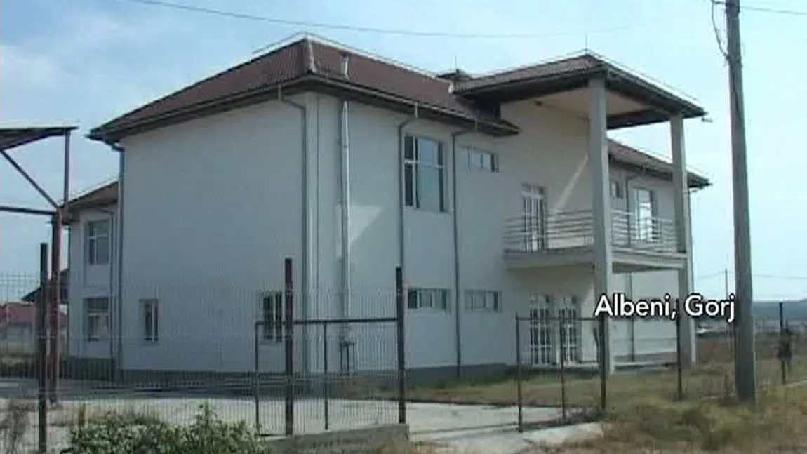 Au investit peste 2 milioane de lei într-o şcoală, dar nimeni nu va învăţa în ea VIDEO