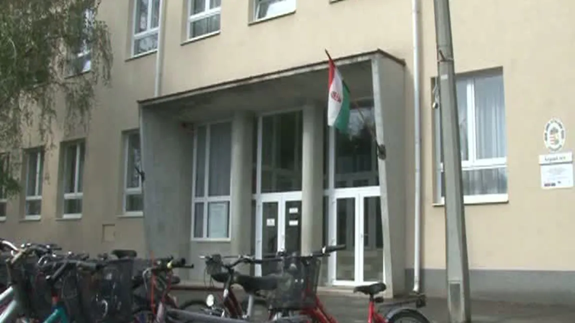 Românii de la graniţă îşi trimit copiii la şcoală în Ungaria, pentru condiţii mai bune VIDEO