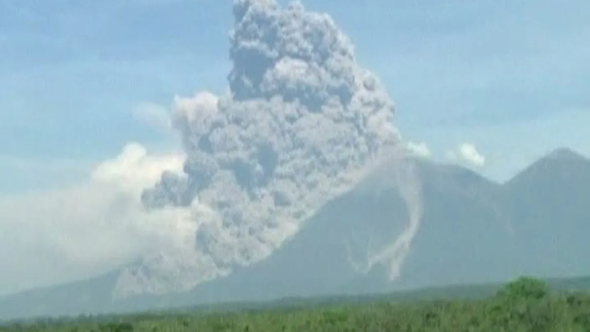 Peste 30.000 de persoane evacuate, după erupţia unui vulcan din Guatemala