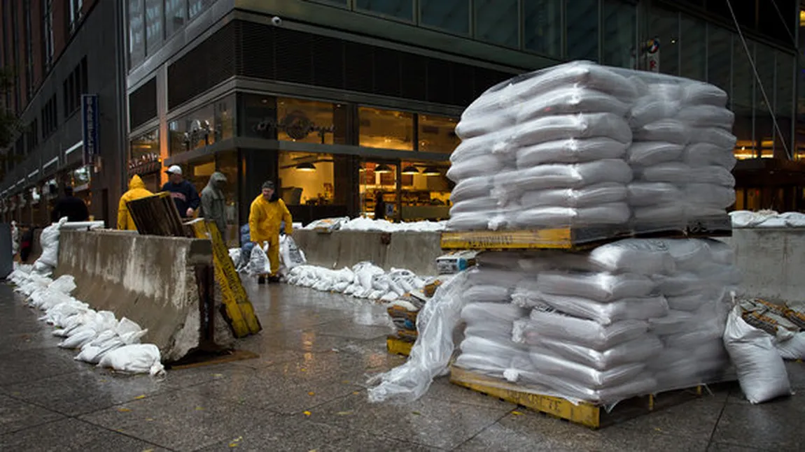 O româncă la New York: Locuitorii s-au baricadat în casă de frica uraganului Sandy VIDEO