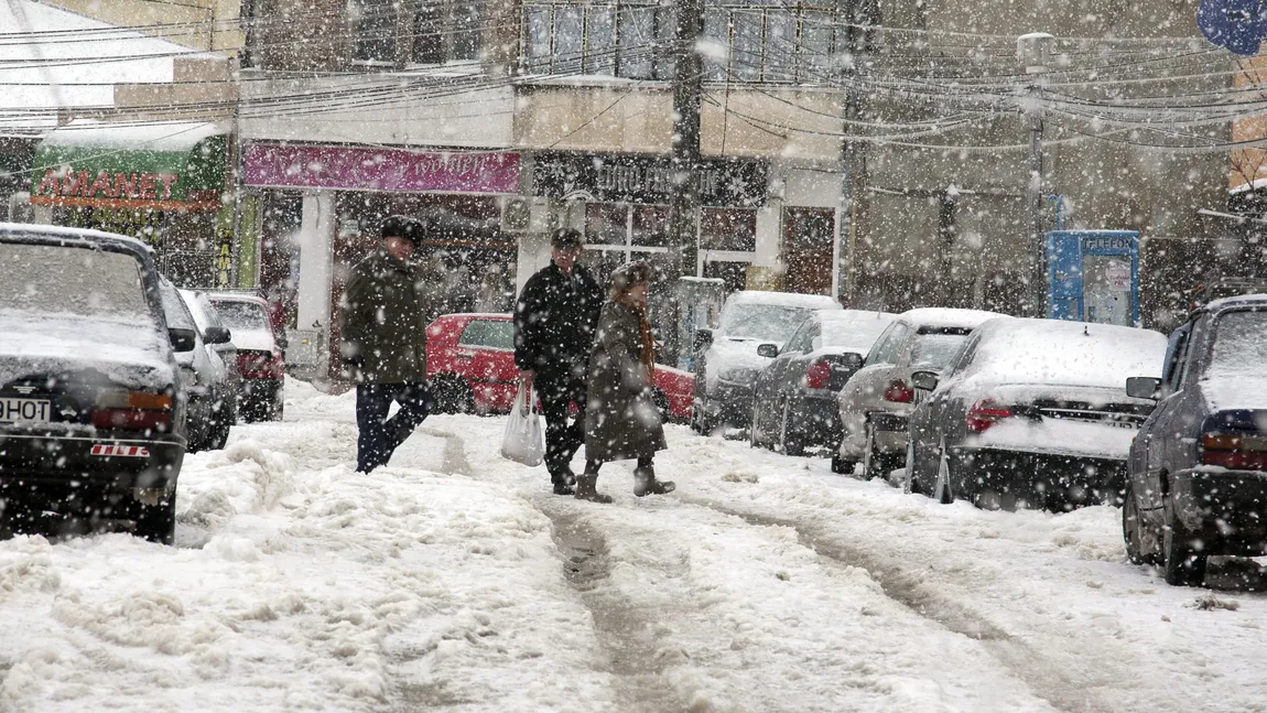 Ninsori la munte şi în nordul ţării, ploi abundente şi temperaturi scăzute de duminică VEZI PROGNOZA