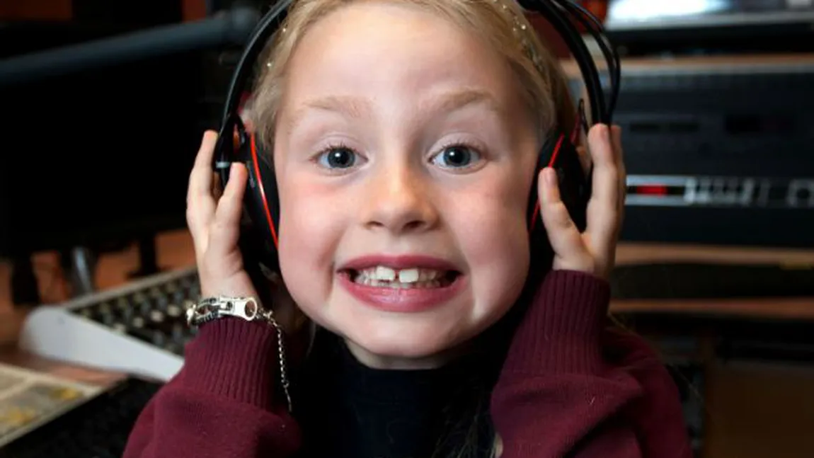 Cel mai tânăr DJ din lume: O fetiţă de 6 ani a intrat în Cartea Recordurilor