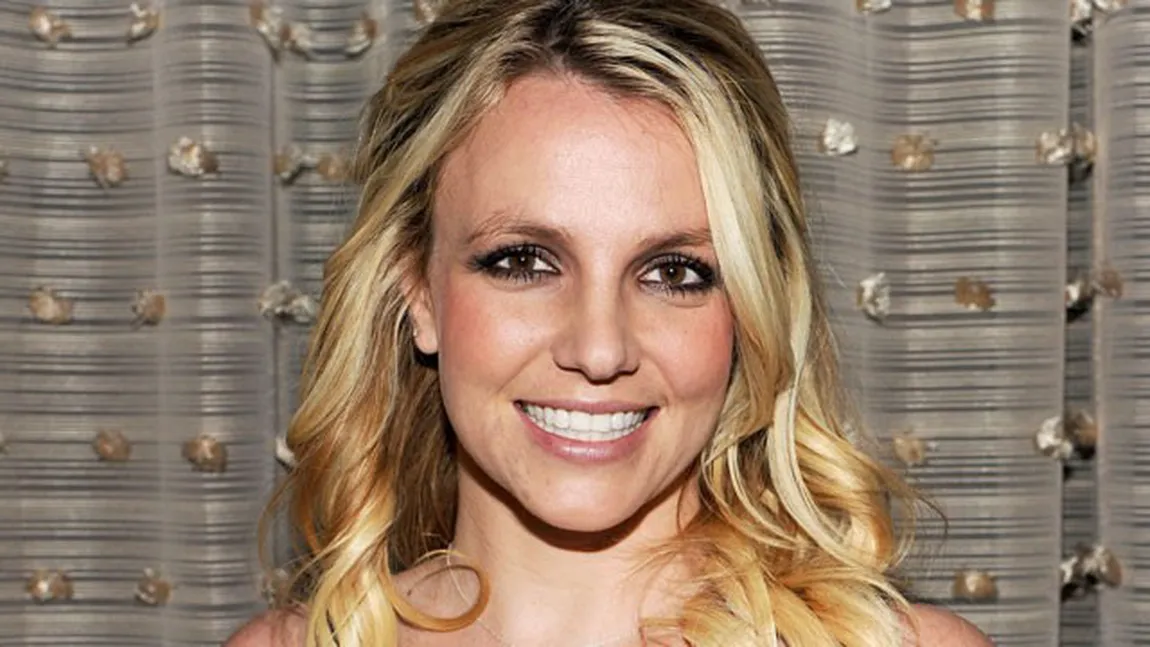 Britney Spears, victima Photoshop-ului. Vezi cum a apărut pe coperta unei reviste