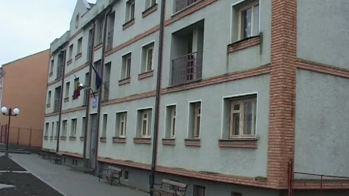 INCONŞTIENŢĂ: Îngrijitorii unei şcoli care au INFECTAT 23 de copii continuă să meargă la serviciu