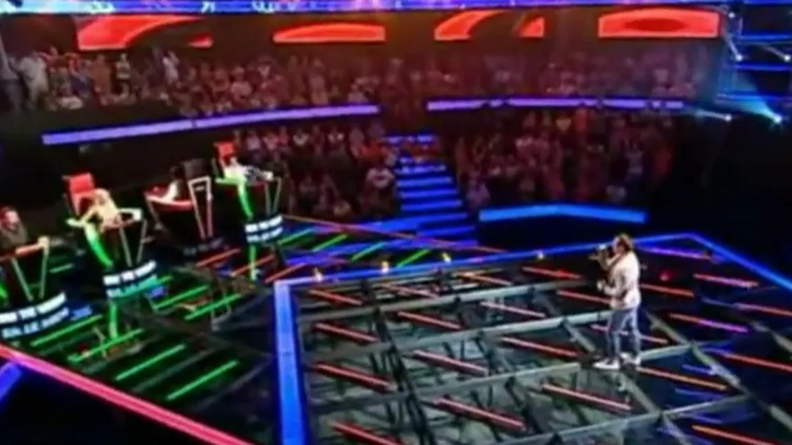 Premieră la Vocea României: Un concurent a întors trei scaune în trei secunde VIDEO