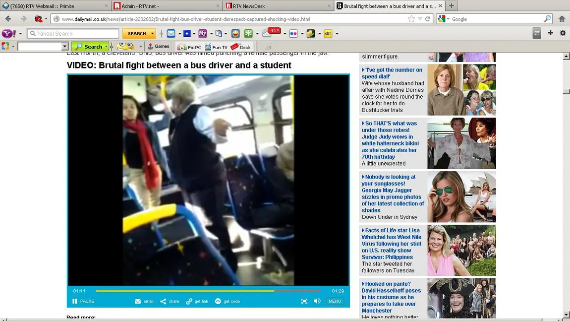 Păruială în autobuz. Şoferiţa a luat la bătaie o elevă, fiindcă asculta muzica prea tare VIDEO