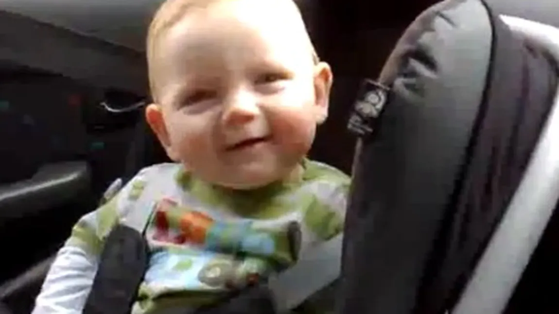 Cel mai dulce bebeluş din lume te topeşte când zâmbeşte VIDEO