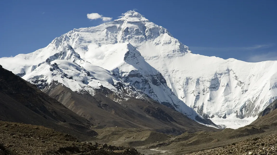 Deşeurile strânse de pe Everest au fost transformate în obiecte de artă