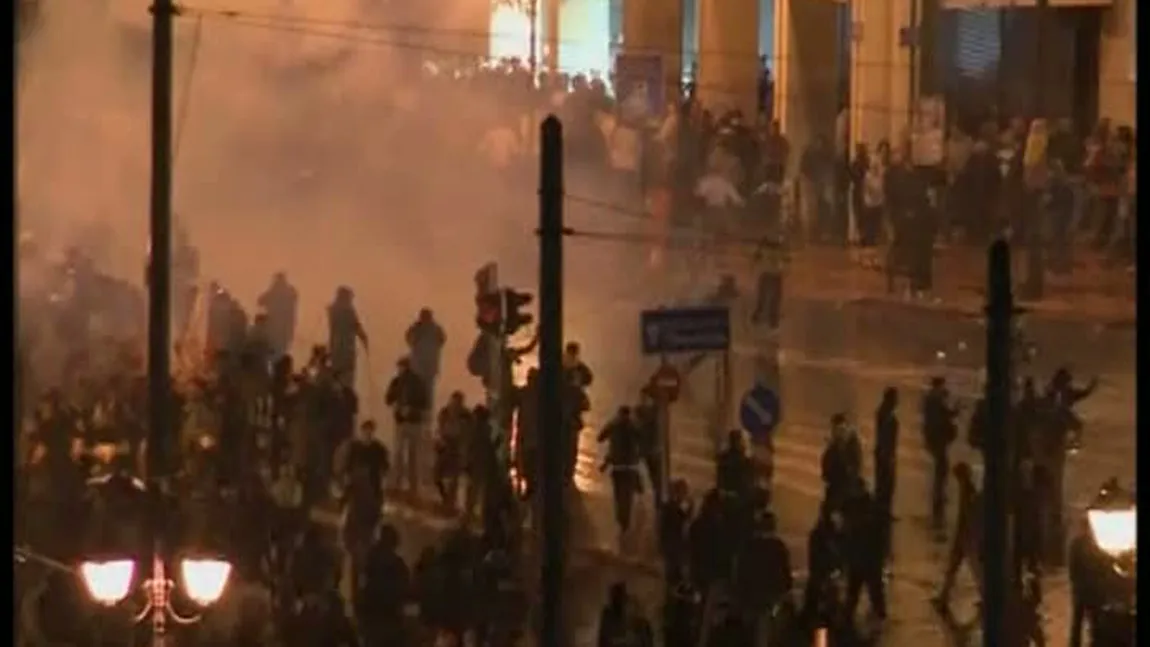 Violenţe în Grecia: Manifestanţii s-au bătut cu forţele de ordine VIDEO