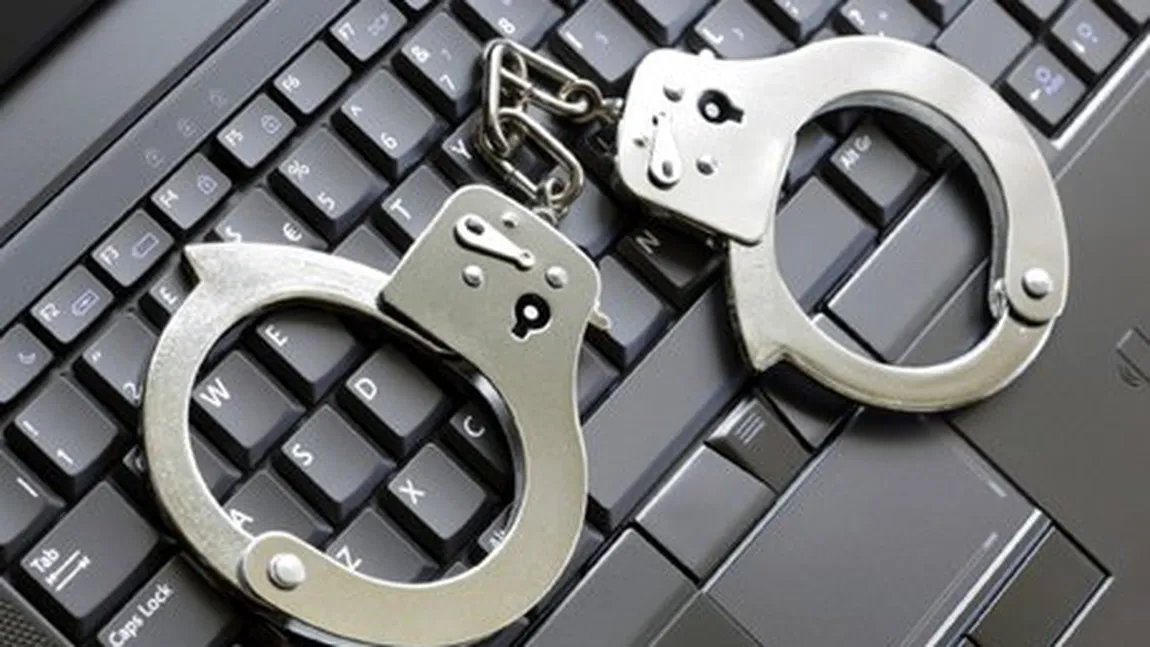 Români din reţeaua Anonymous, trimişi în judecată pentru terorism cibernetic
