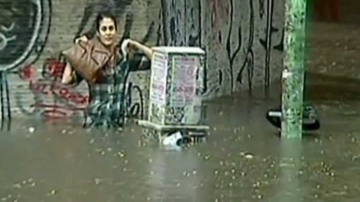 Inundaţii puternice în Buenos Aires. Străzile oraşului au devenit adevărate lacuri VIDEO