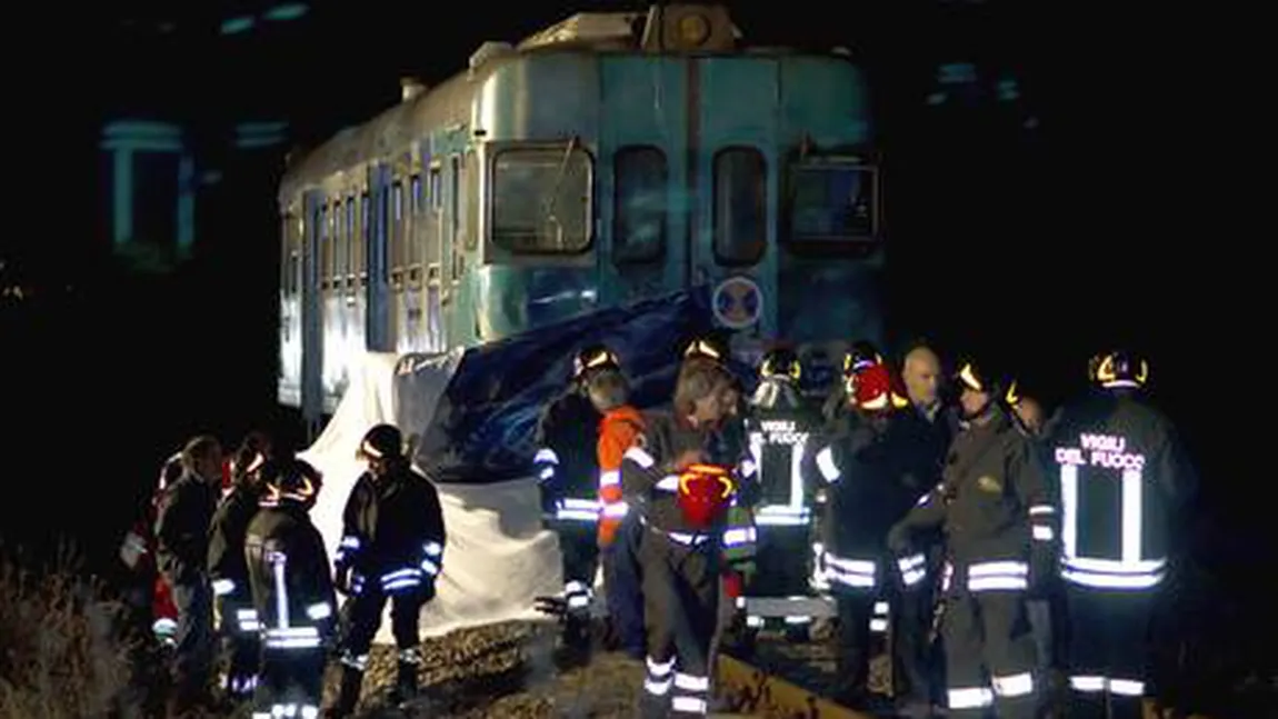 ROMÂNI MORŢI în ITALIA într-un accident. Microbuzul care îi transporta a fost lovit de tren