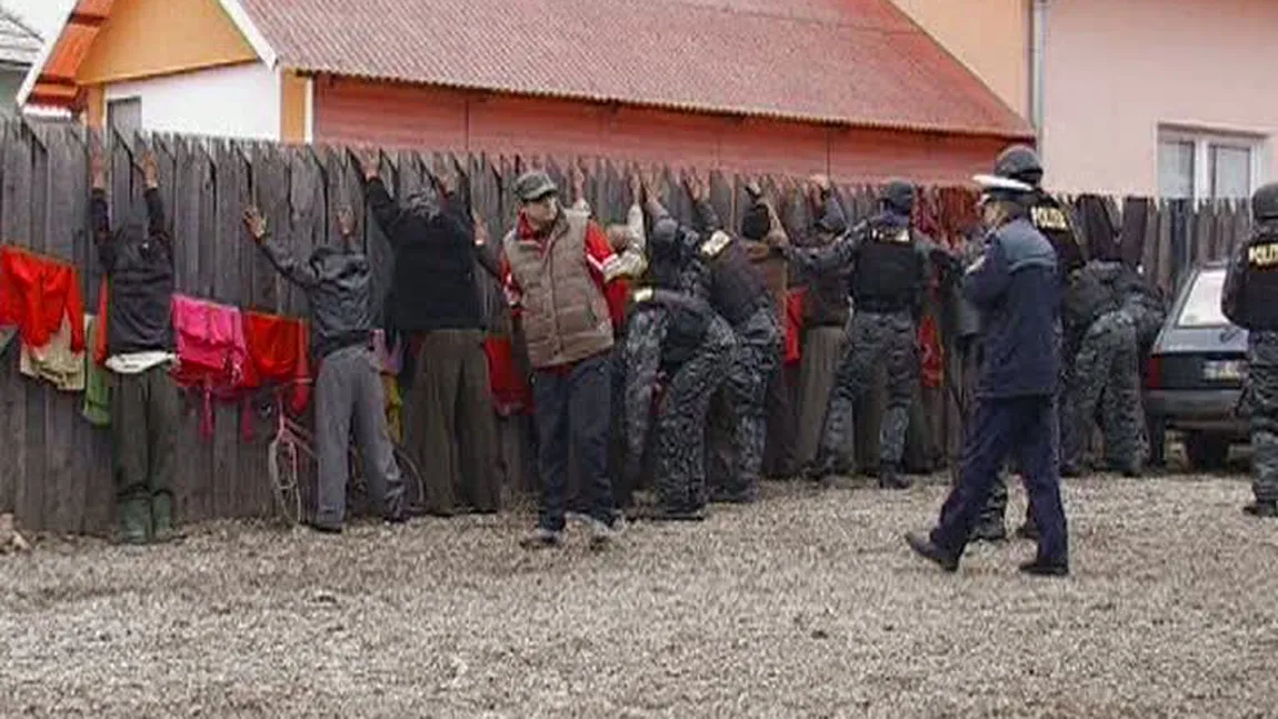 Bătaie cu bâte şi topoare la Gheorgheni. 15 persoane au fost reţinute VIDEO