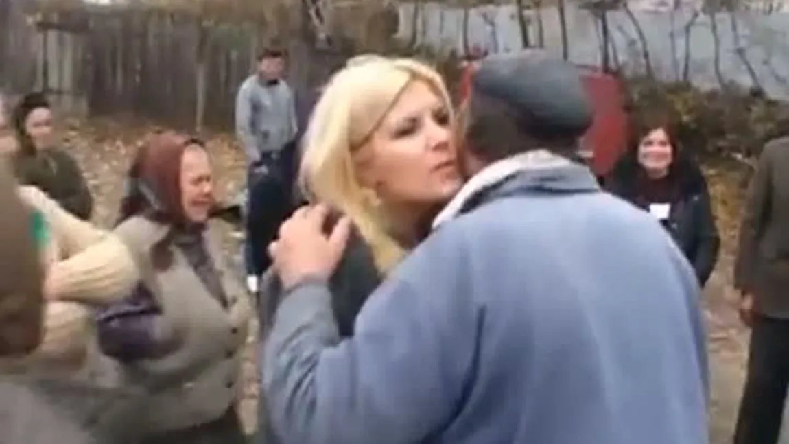 Elena Udrea, întâlnire pe uliţă cu electoratul. 