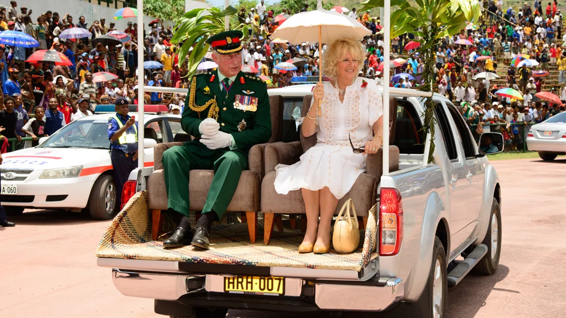 Prinţul Charles şi Camilla au rămas în pană, în Papua Noua Guinee