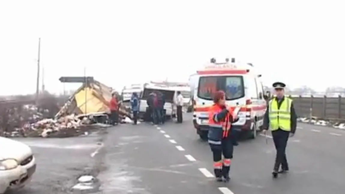 Accident GRAV la ieşirea din Dej: Un camion a fost rupt în două VIDEO