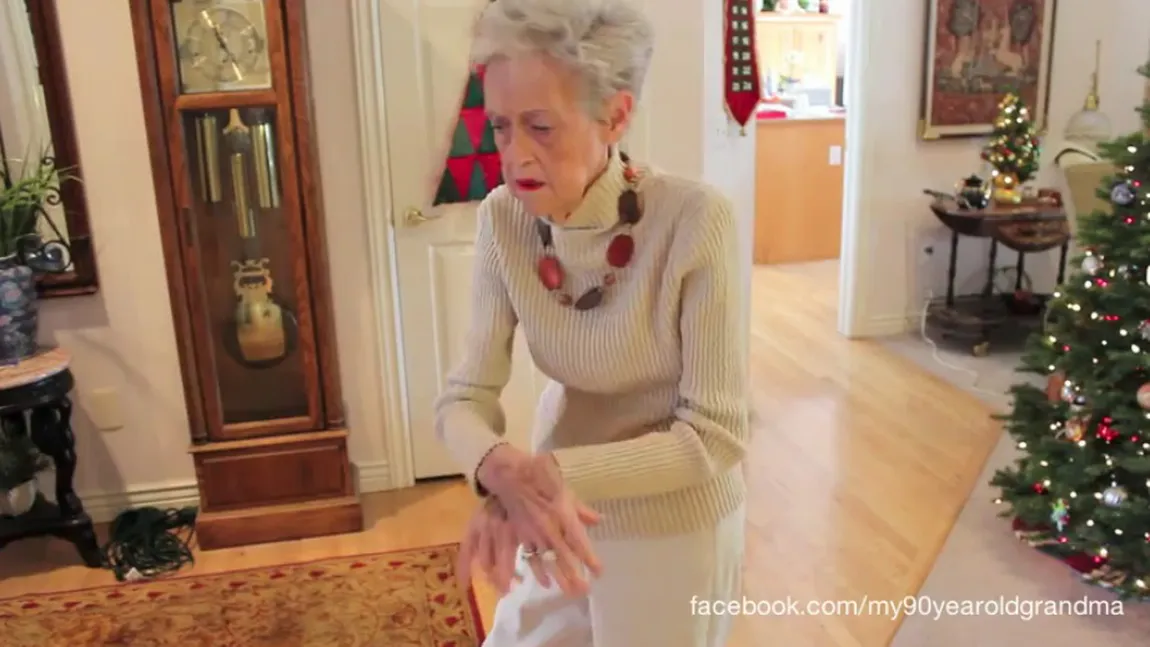 Bunicuţa Gangnam Style. Uite cum dansează o femeie de 90 de ani pe hitul anului 2012 VIDEO