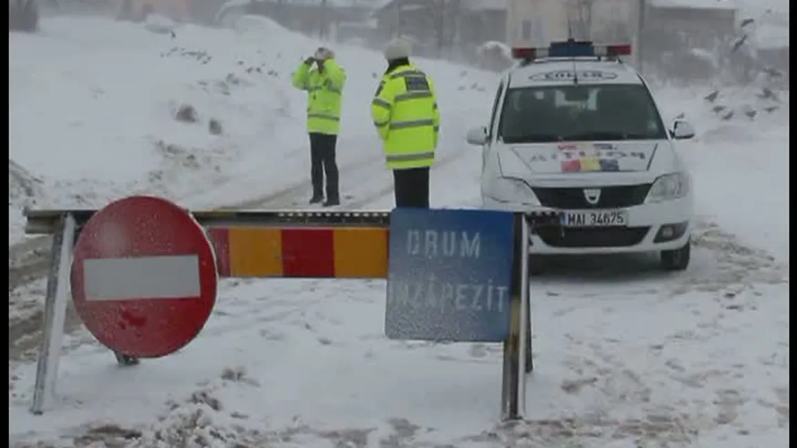 Drumuri naţionale BLOCATE din cauza zăpezii şi a viscolului. Vezi unde nu se circulă VIDEO