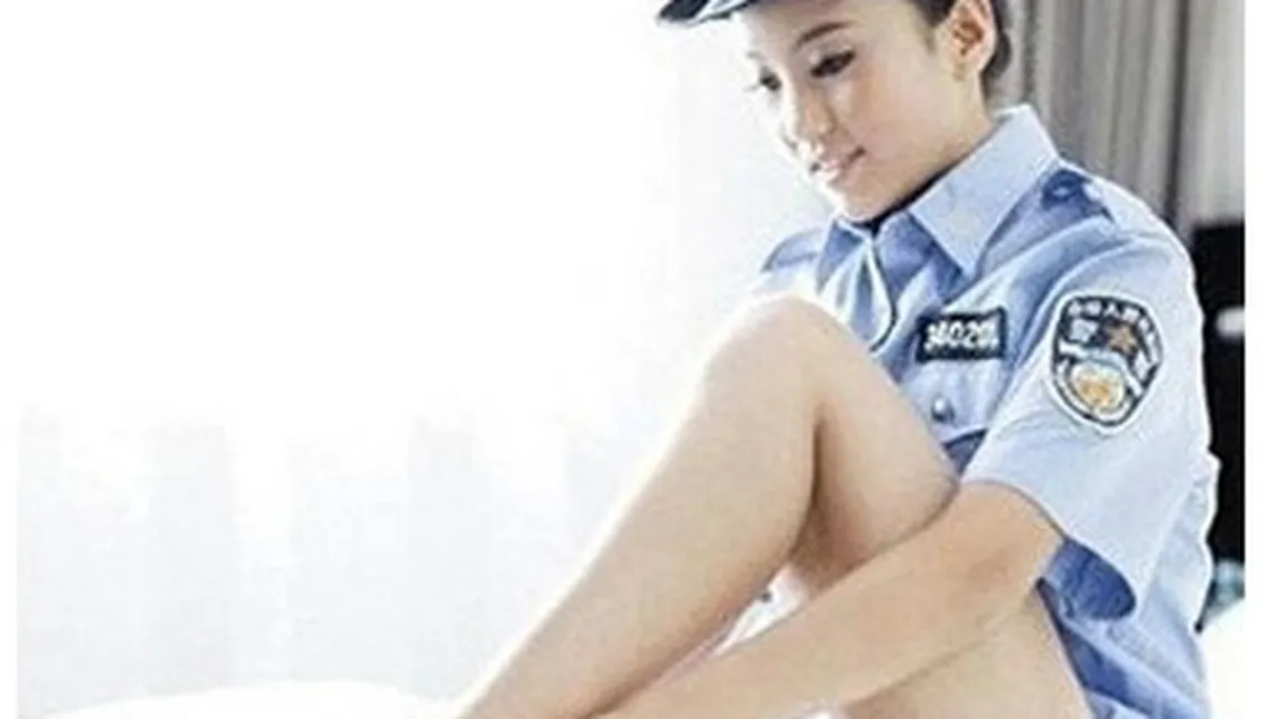 Fotomodel chinez, băgat la zdup pentru că a pozat în haine de poliţist GALERIE FOTO