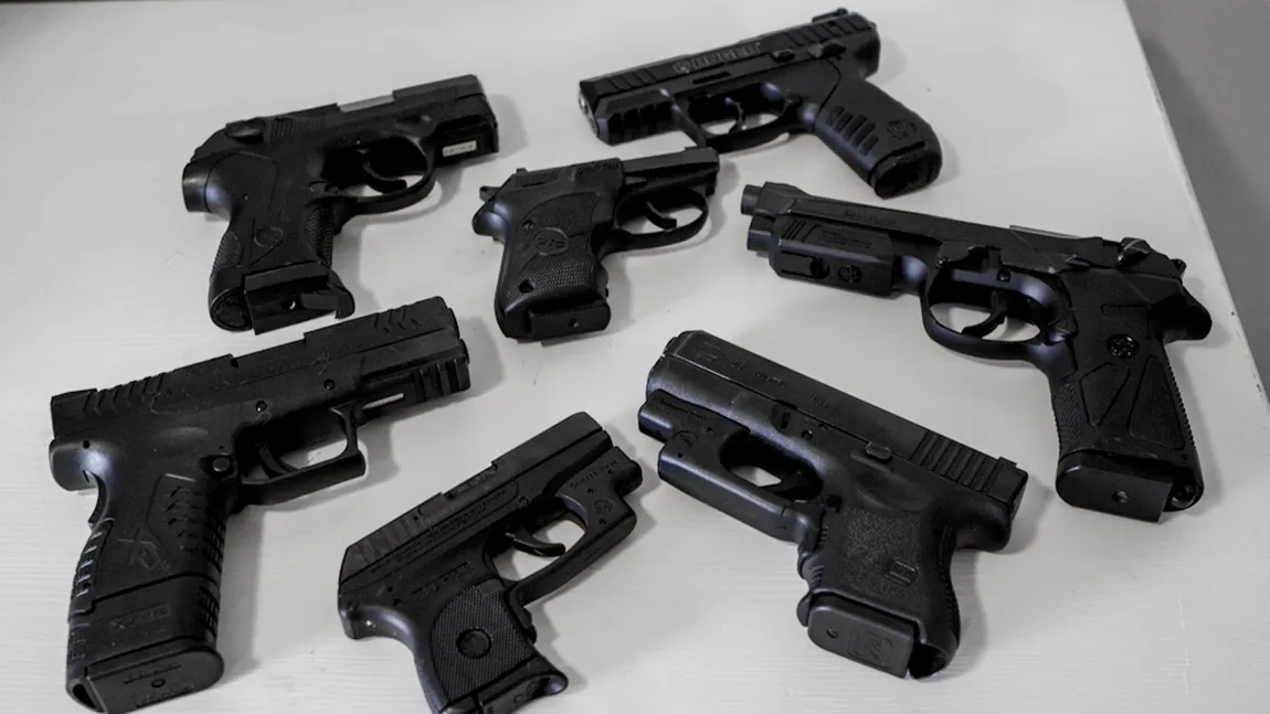 Obama susţine legea privind interzicerea a peste 100 de modele de arme