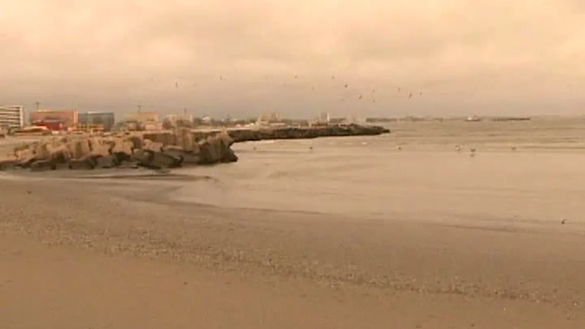 Fenomen rar pe litoral: Marea s-a retras cu 50 de metri VIDEO