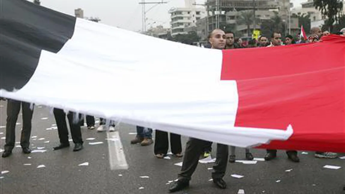 Poliţia utilizează gaze lacrimogene împotriva protestatarilor, la Cairo