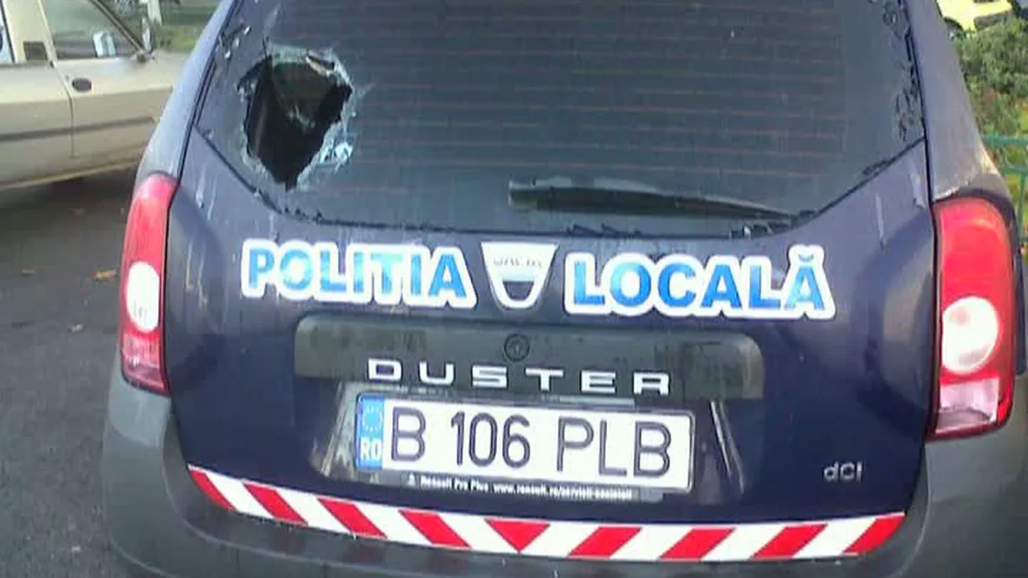 Legea pumnului: Un taximetrist din Bucureşti a bătut un client în faţa unei secţii de poliţie FOTO